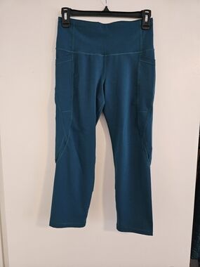Old Navy Elevate Capri Leggings